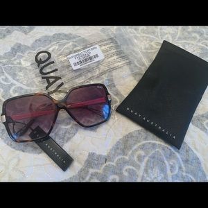 QUAY Tortoise/brown NWT